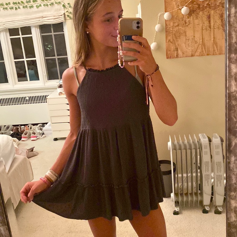 Cutest dark green flowy dotted fancy dress from Francesca’s! Size S.